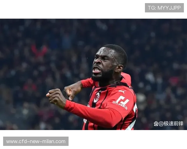 AC米兰年轻防线：托莫里与后备中卫练习区域盯人